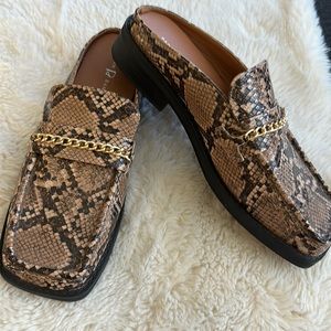 Fashion Leather with Chain Loafer Mule size37